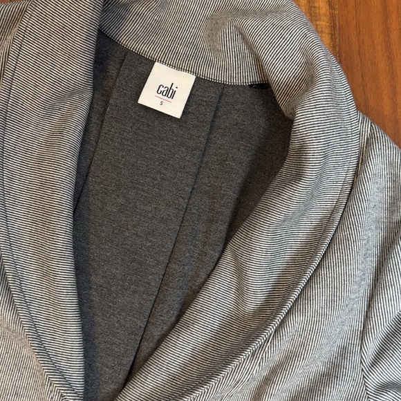 Cabi drop off zip back gray pinstripe jacket style #5300, sz Small, VGUC - Picture 5 of 8